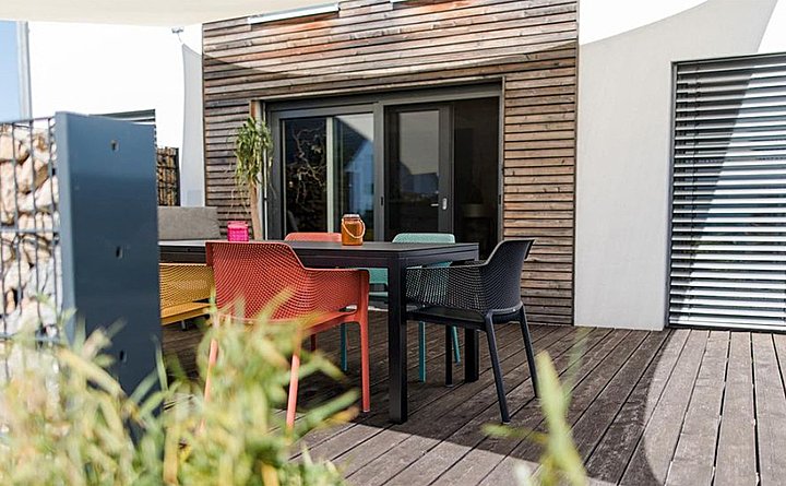 Terasse mit Gartenmöbel