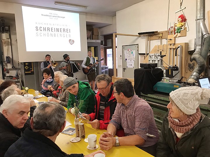 Pumuckl begrüßte am Nachmittag viele Besucher.
